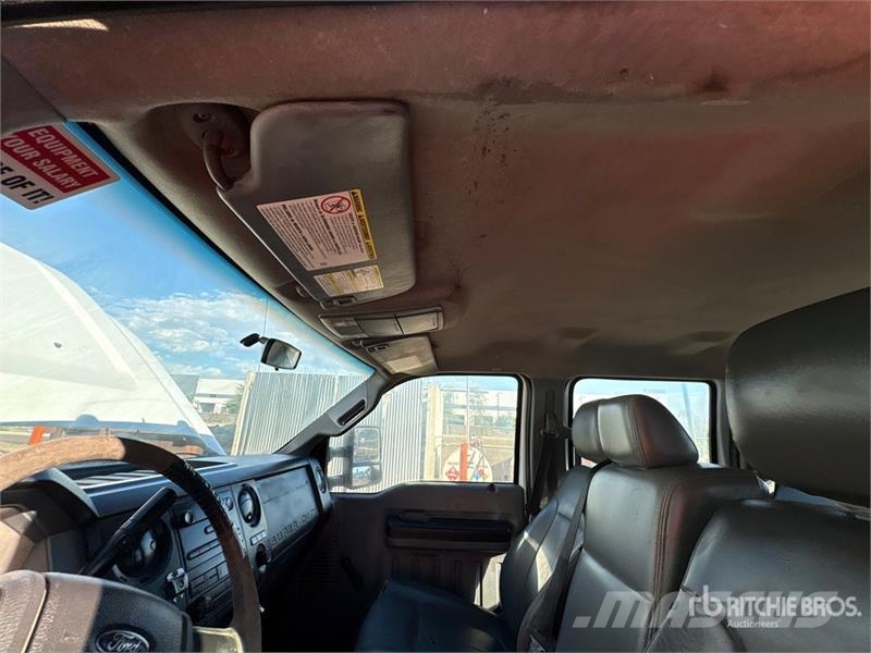 Ford F-350 Pritschenwagen/Pritschenwagen mit Seitenklappe