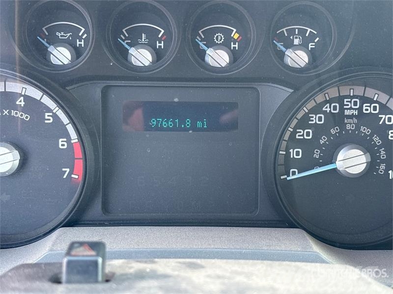 Ford F-350 Tovornjaki s kesonom/platojem