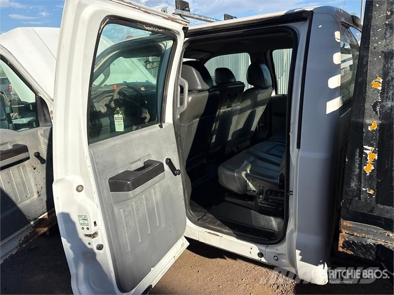 Ford F-350 Pritschenwagen/Pritschenwagen mit Seitenklappe