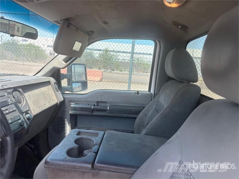 Ford F-350 駕駛室與內部