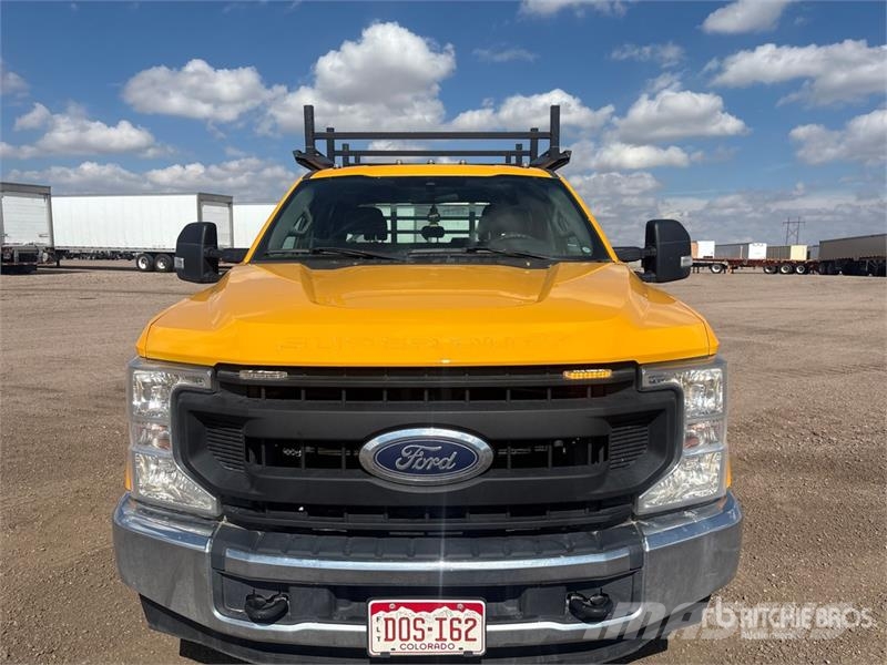 Ford F-350 Platós / Ponyvás teherautók