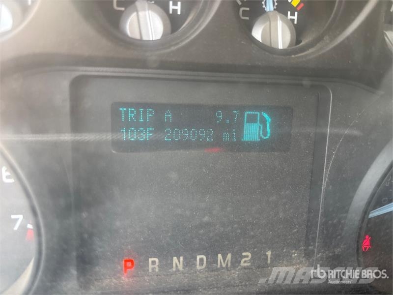 Ford F-350 駕駛室與內部