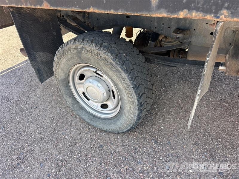 Ford F-350 Tovornjaki s kesonom/platojem