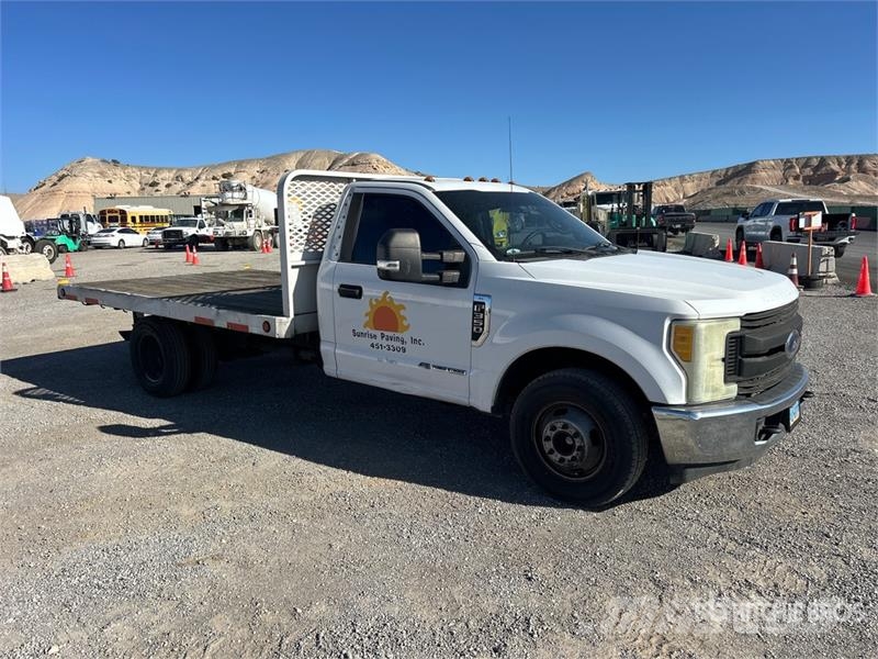 Ford F-350 Flatbed / Dropside trucks