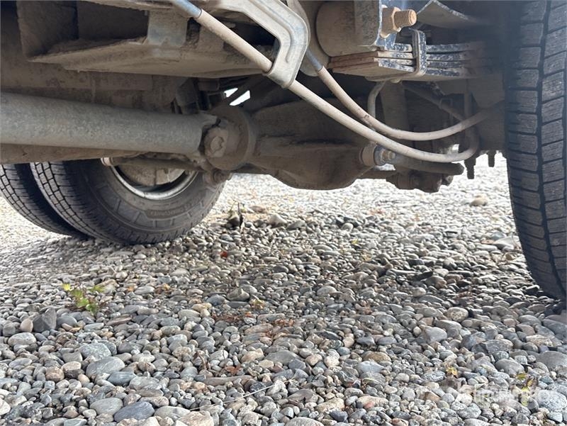Ford F-350 Tovornjaki s kesonom/platojem