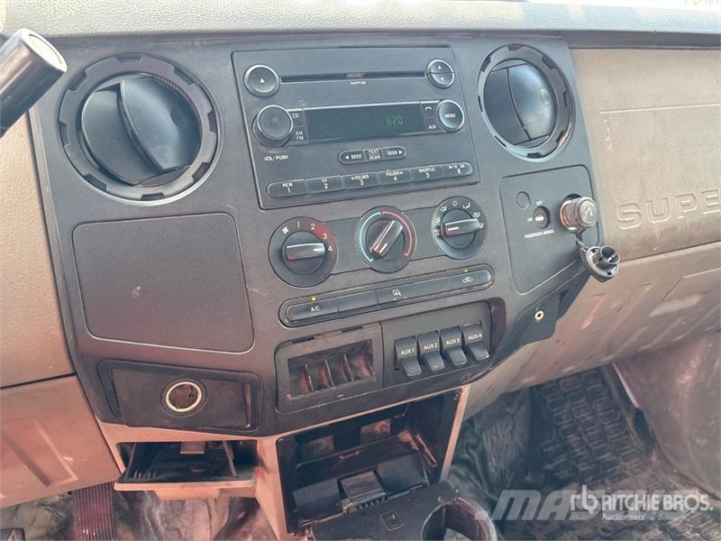 Ford F-350 Vieglais kravas automobilis/izkraušana no sāniem