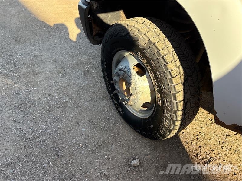Ford F-350 Pritschenwagen/Pritschenwagen mit Seitenklappe