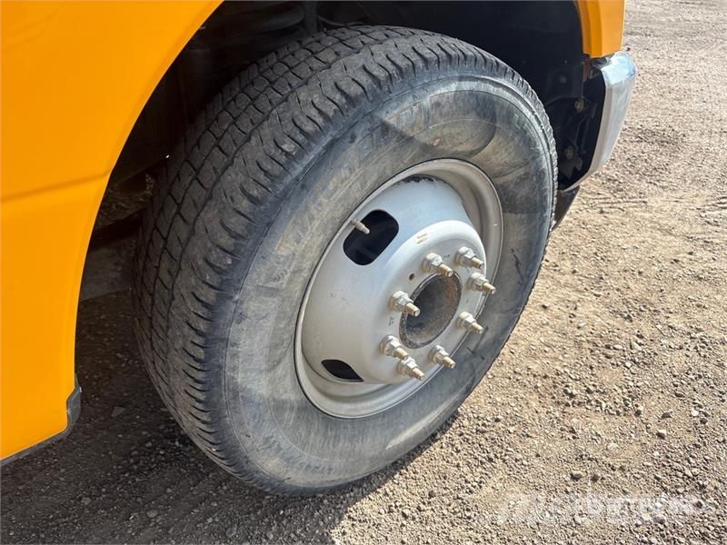 Ford F-350 Platós / Ponyvás teherautók