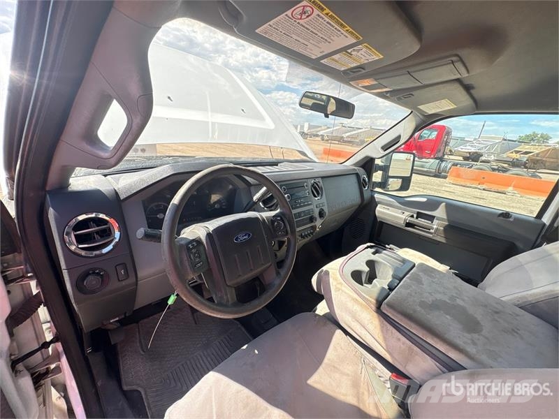 Ford F-350 Flatbed / Dropside trucks