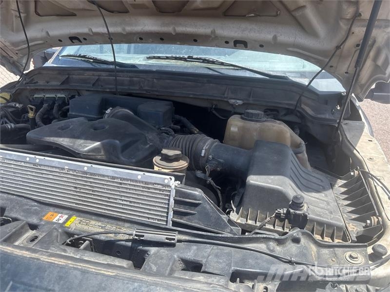 Ford F-350 駕駛室與內部