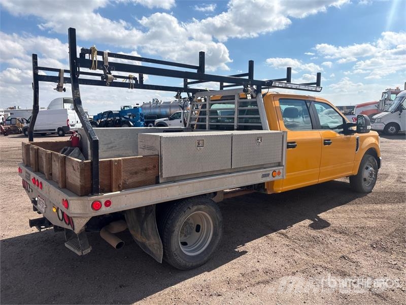 Ford F-350 Platós / Ponyvás teherautók