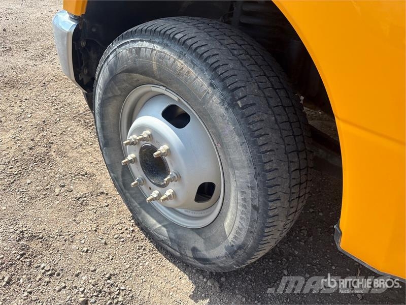 Ford F-350 Platós / Ponyvás teherautók