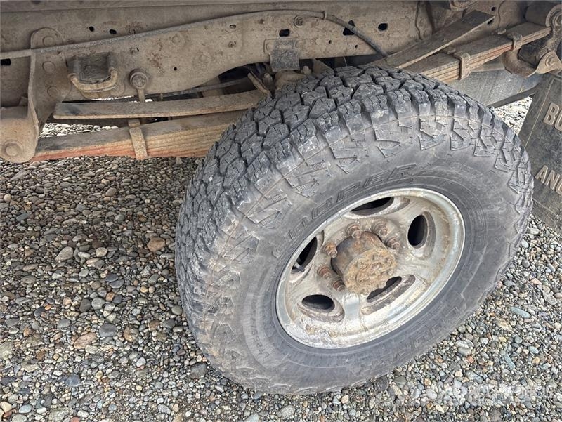 Ford F-350 Platós / Ponyvás teherautók