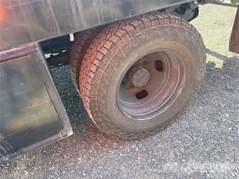 Ford F-350 Tovornjaki s kesonom/platojem