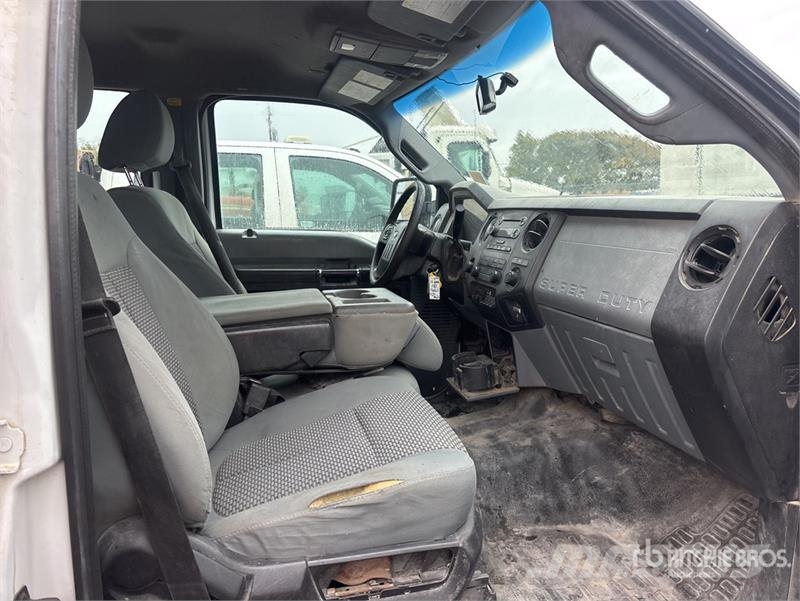 Ford F-350 شاحنات مسطحة/مفصلية الجوانب