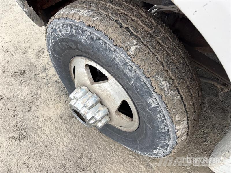 Ford F-350 Tovornjaki s kesonom/platojem