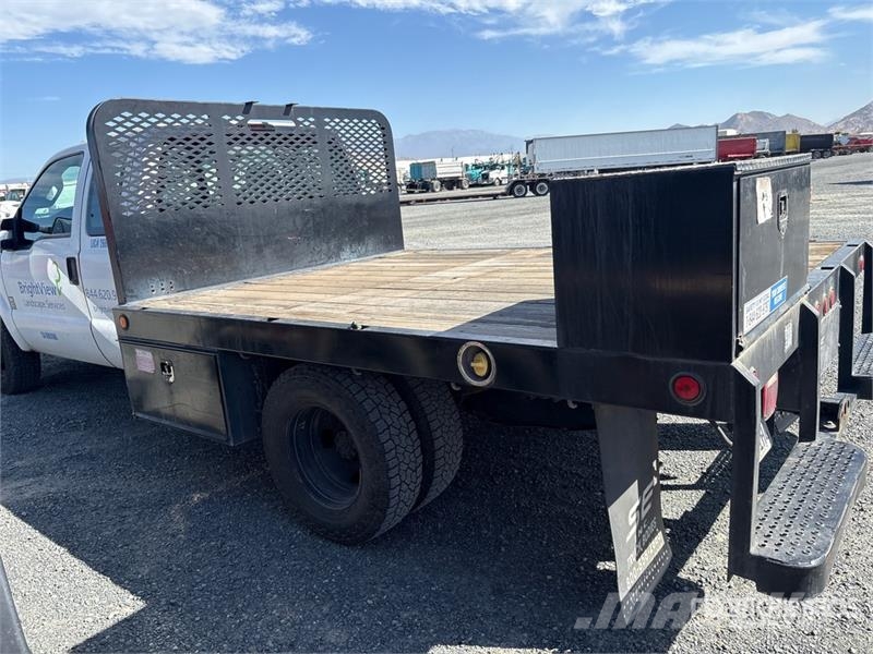 Ford F-350 Tovornjaki s kesonom/platojem