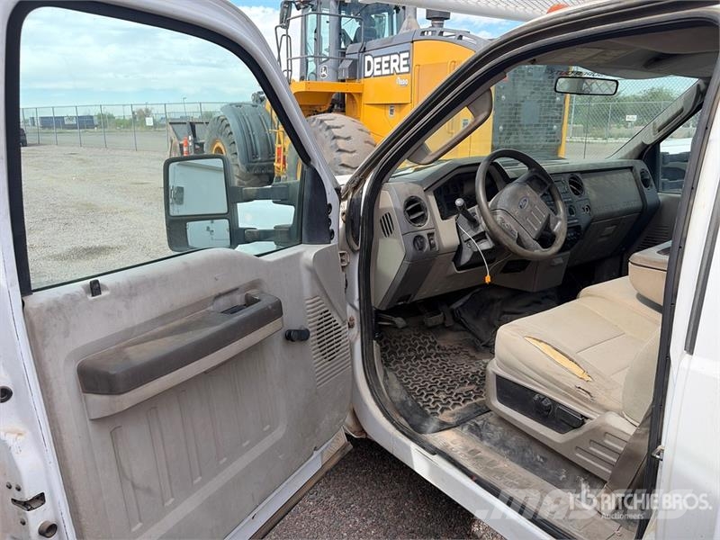 Ford F-350 Platós / Ponyvás teherautók