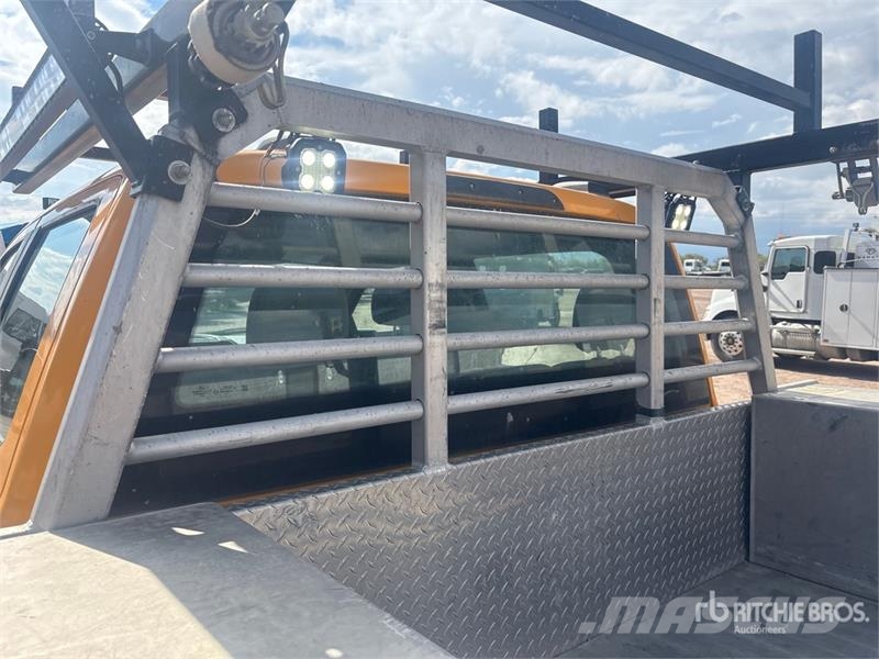 Ford F-350 Platós / Ponyvás teherautók