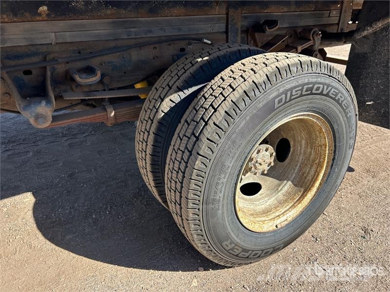 Ford F-350 Tovornjaki s kesonom/platojem