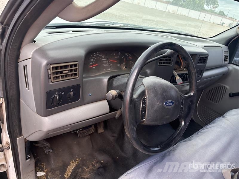 Ford F-350 Platformas/izkraušana no sāniem