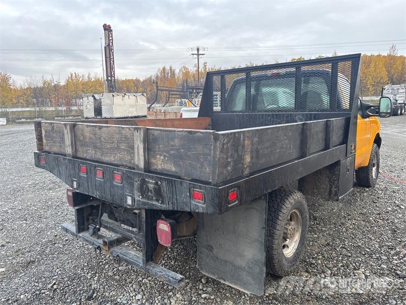 Ford F-350 Platós / Ponyvás teherautók