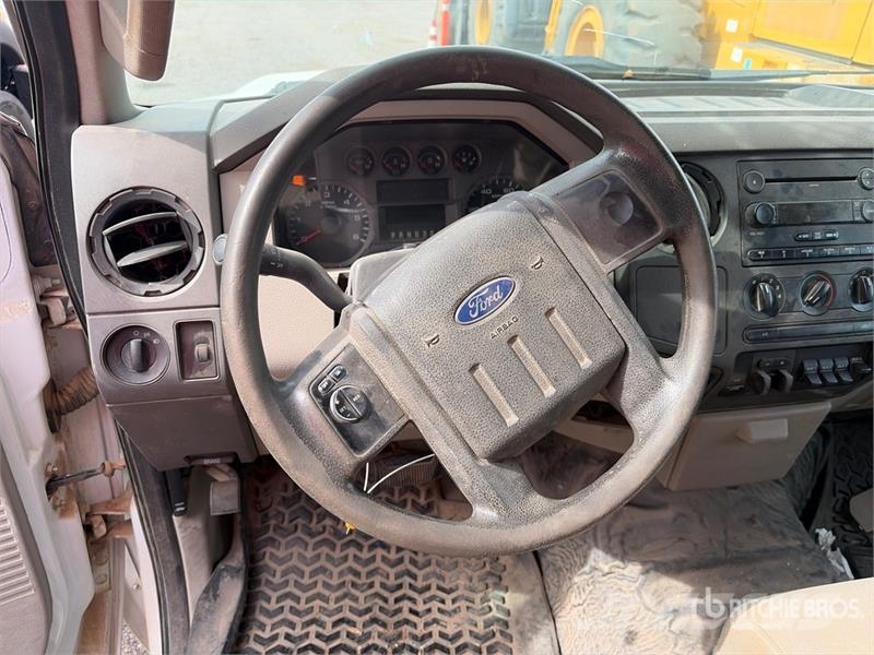 Ford F-350 Platós / Ponyvás teherautók