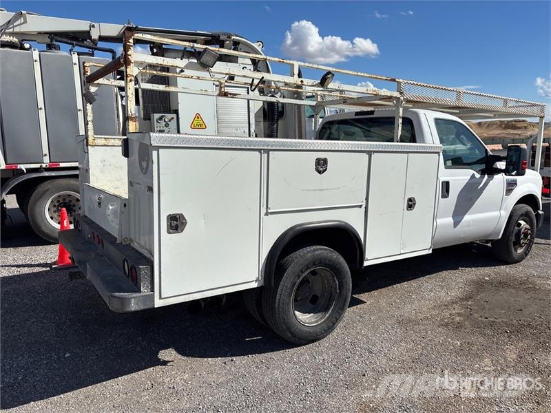 Ford F-350 Vieglais kravas automobilis/izkraušana no sāniem