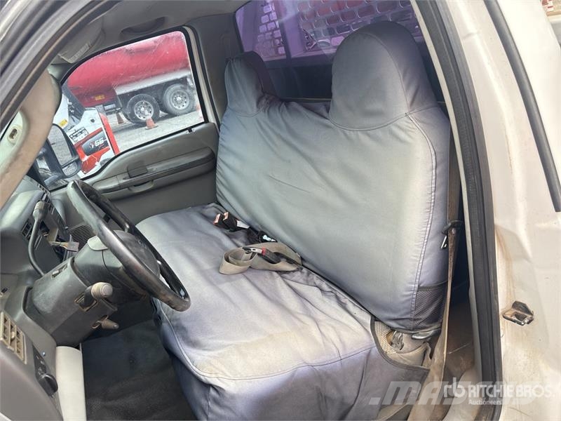 Ford F-350 Platformas/izkraušana no sāniem