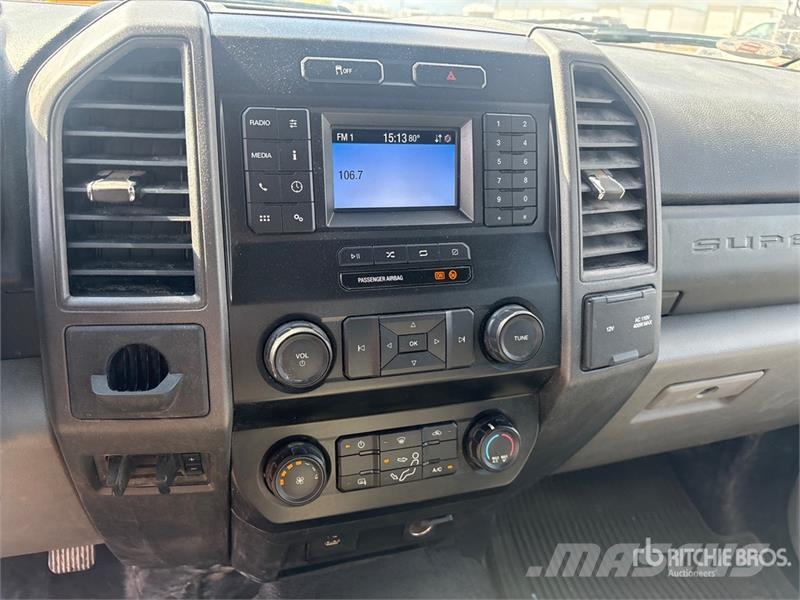 Ford F-350 Platós / Ponyvás teherautók