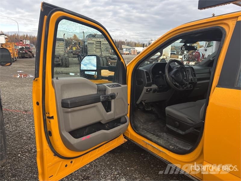 Ford F-350 Tovornjaki s kesonom/platojem
