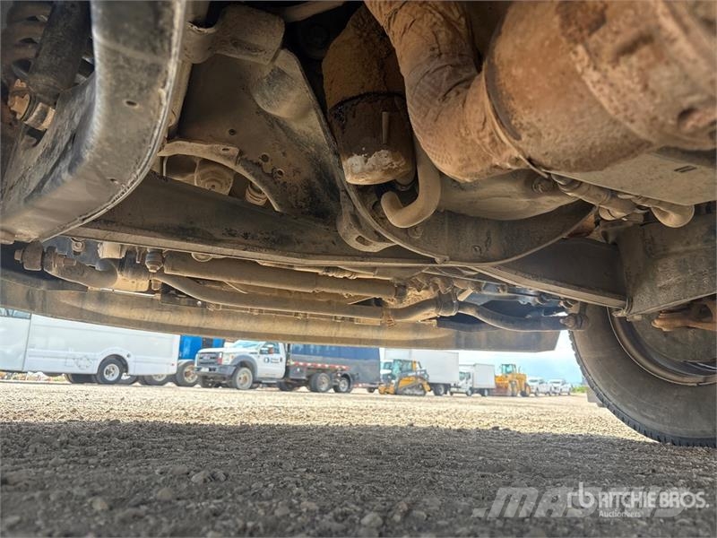 Ford F-350 Platós / Ponyvás teherautók