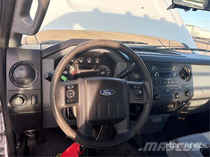 Ford F-350 平ボディー
