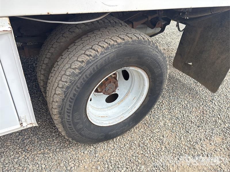 Ford F-350 Platformas/izkraušana no sāniem