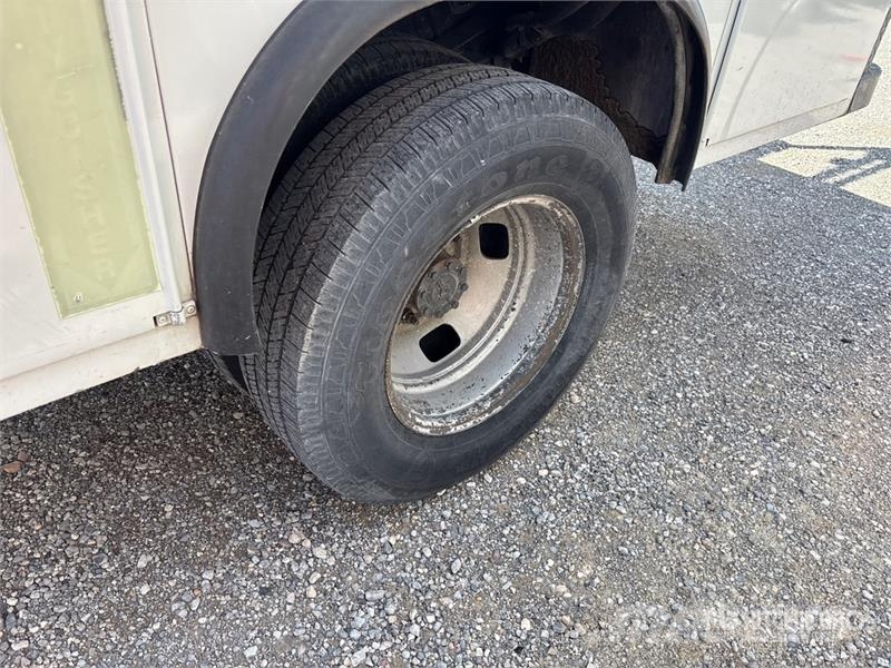 Ford F-350 Vieglais kravas automobilis/izkraušana no sāniem
