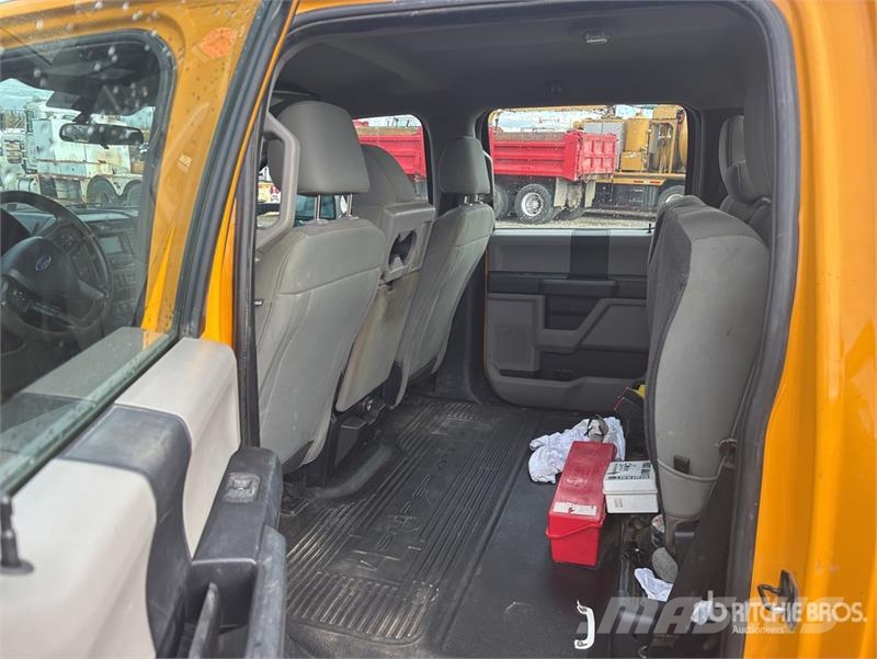 Ford F-350 Tovornjaki s kesonom/platojem