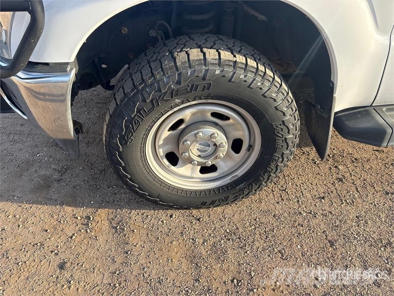 Ford F-350 平ボディー