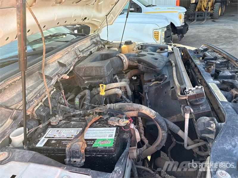 Ford F-350 Tovornjaki s kesonom/platojem