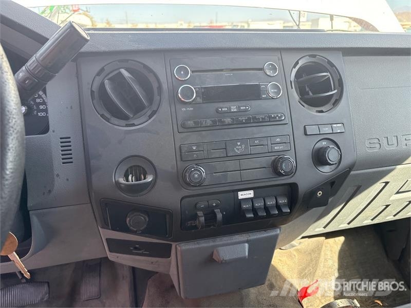 Ford F-350 Tovornjaki s kesonom/platojem