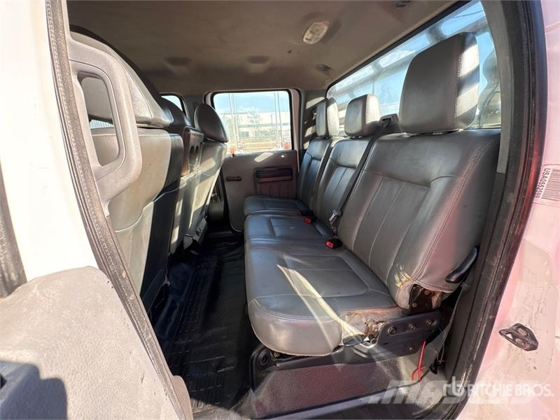 Ford F-350 Tovornjaki s kesonom/platojem