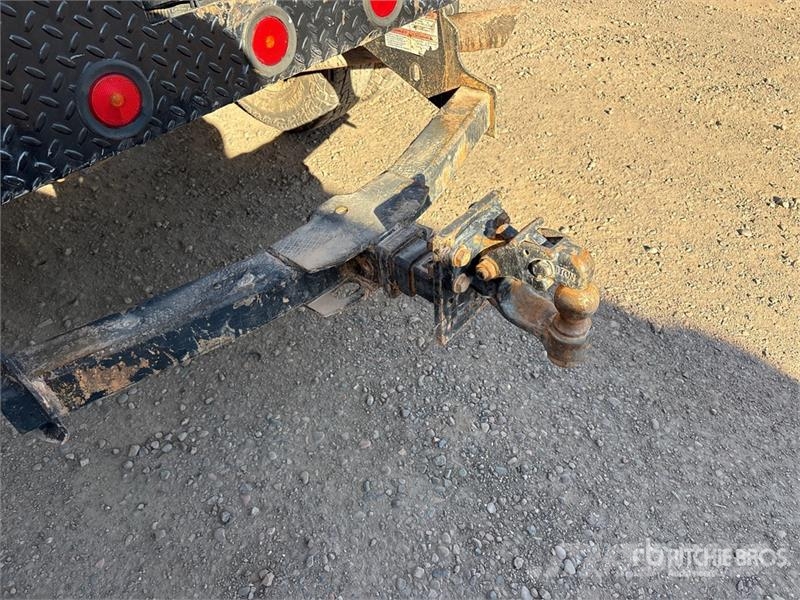 Ford F-350 Tovornjaki s kesonom/platojem