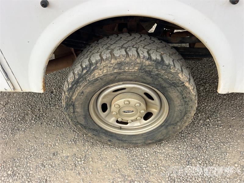 Ford F-350 شاحنات خفيفة/مفصلية الجوانب