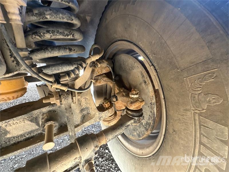 Ford F-350 Platós / Ponyvás teherautók