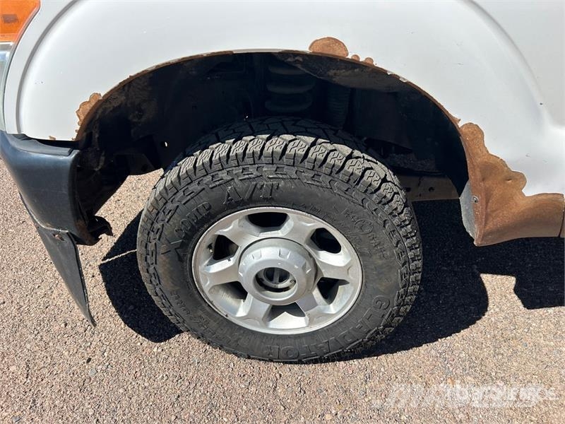 Ford F-350 Tovornjaki s kesonom/platojem