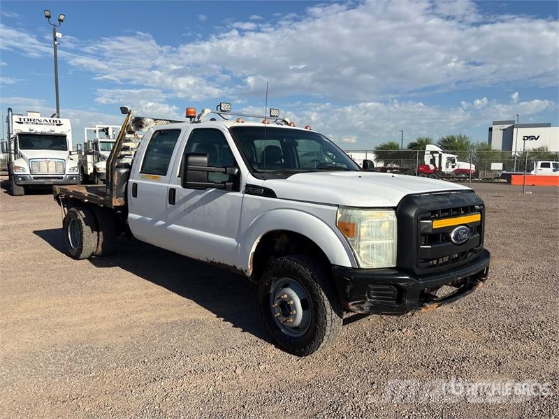 Ford F-350 Pritschenwagen/Pritschenwagen mit Seitenklappe