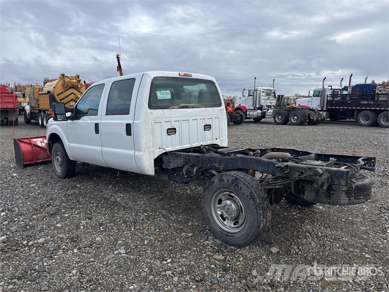 Ford F-350 Vezetőfülke és belső tartozékok