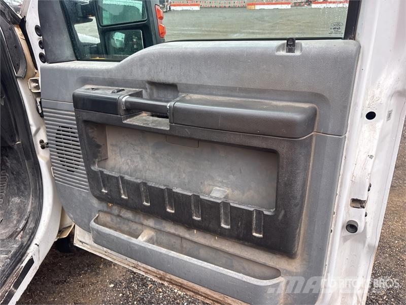 Ford F-350 شاحنات مسطحة/مفصلية الجوانب