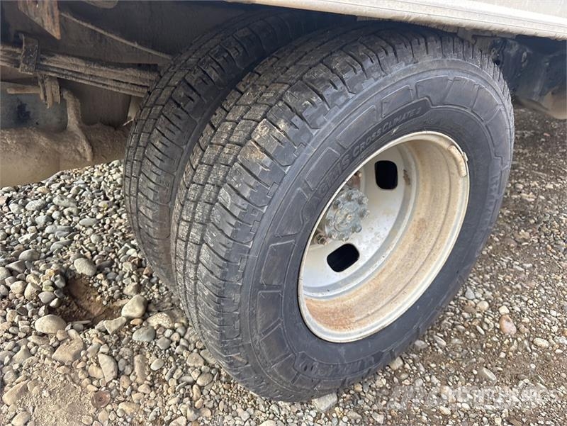 Ford F-350 Tovornjaki s kesonom/platojem