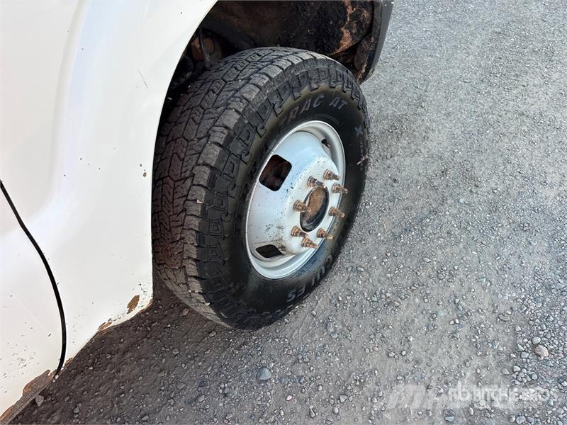 Ford F-350 Tovornjaki s kesonom/platojem