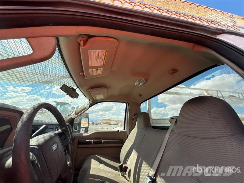 Ford F-350 Vieglais kravas automobilis/izkraušana no sāniem